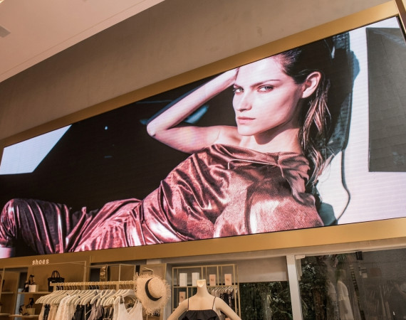 Painel de LED Indoor P4 - 9,00m x 3,00m