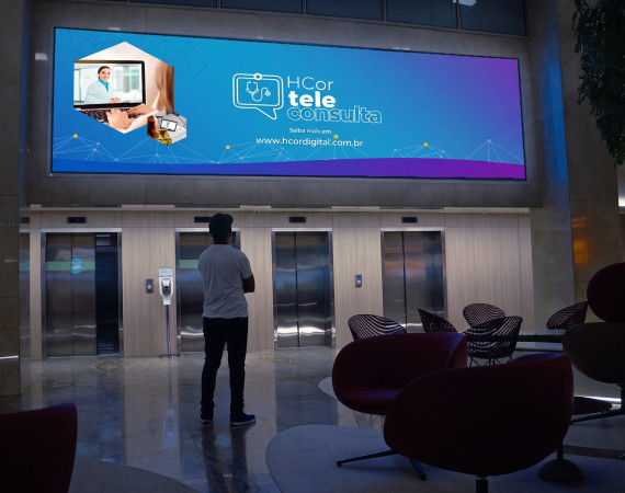 Painel de LED P2.5 indoor - 5,12m x 1,44m