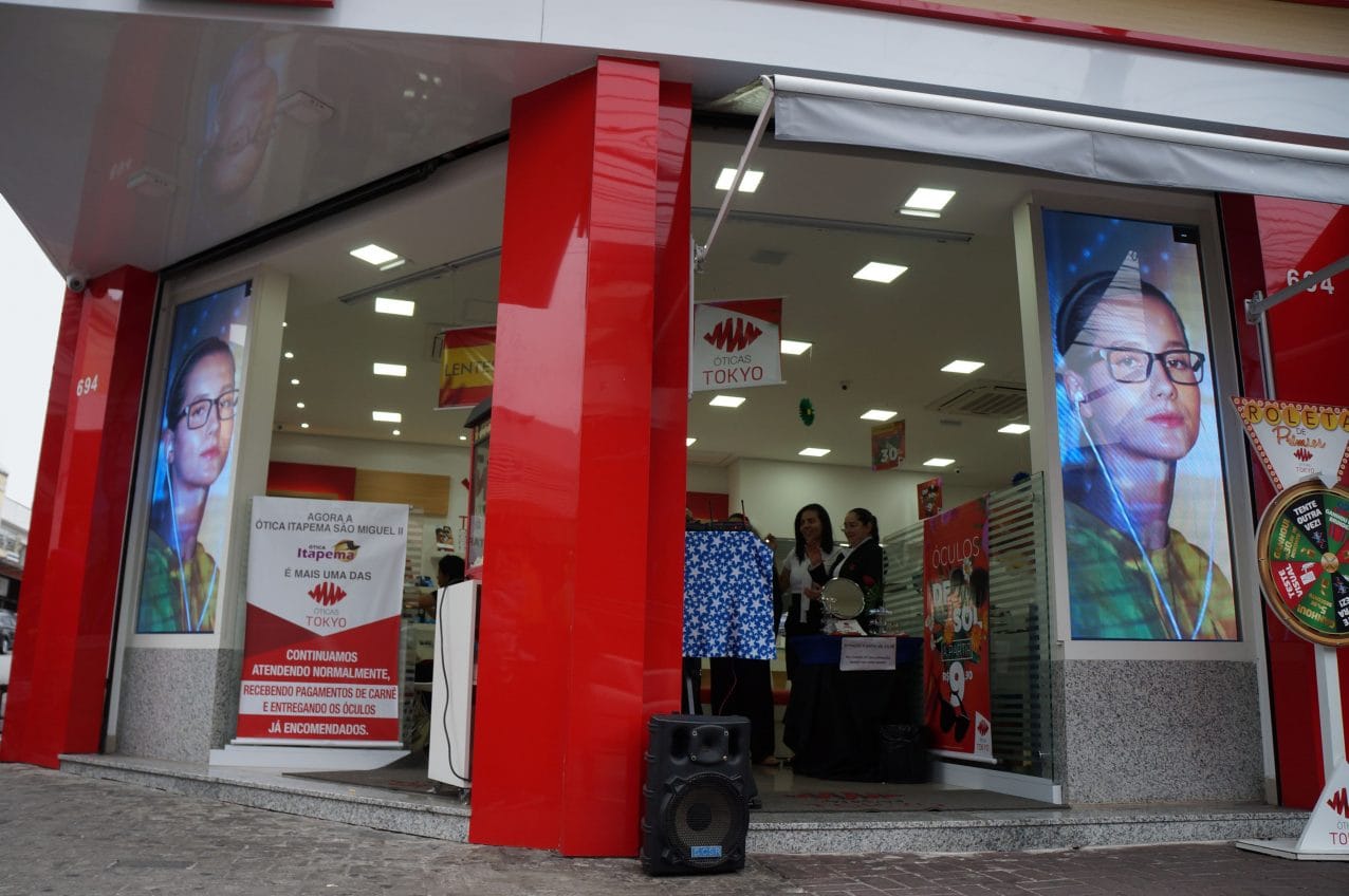 Óticas com painel de led